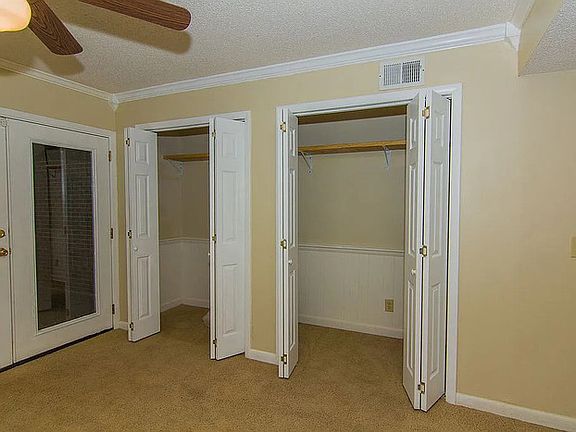 3rd image of 128 Jefferson Pl #128