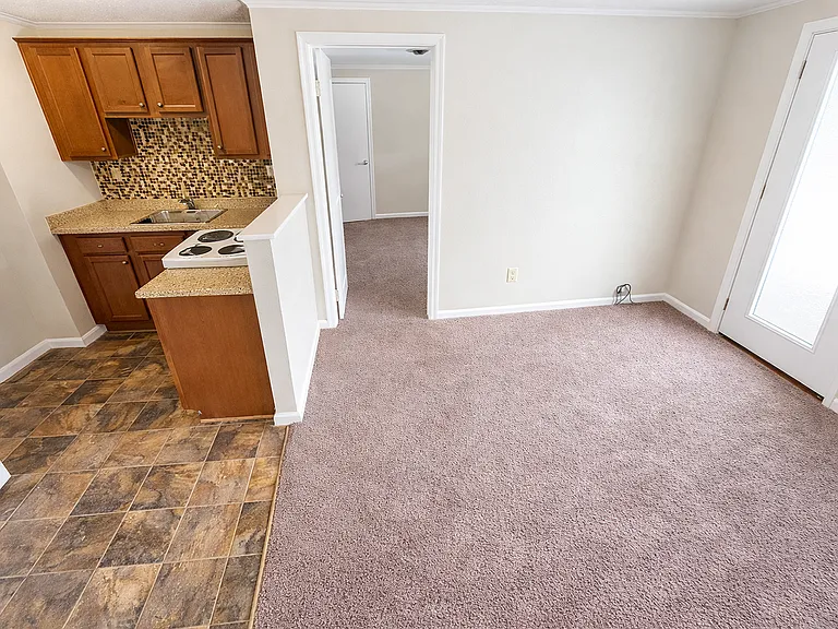 199 Rosemont Dr — Photo 1