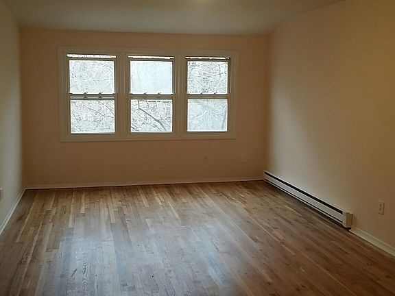 3rd image of 1331 Bell Blvd APT 2