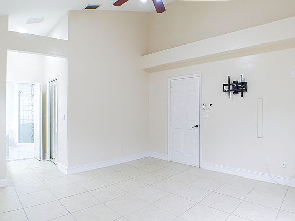 5th image of 160 Lady Palm Dr