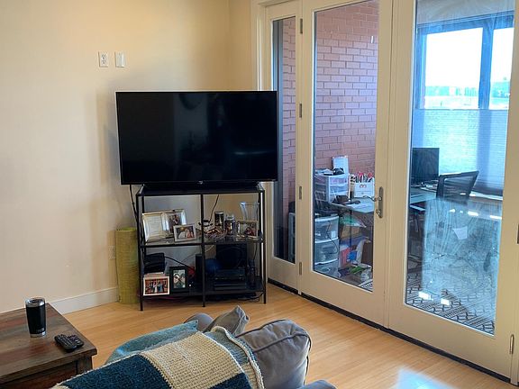 5th image of 152 Old Colony Ave Unit 6