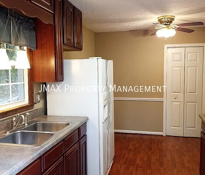2679 Beverly Blvd SW — Photo 6