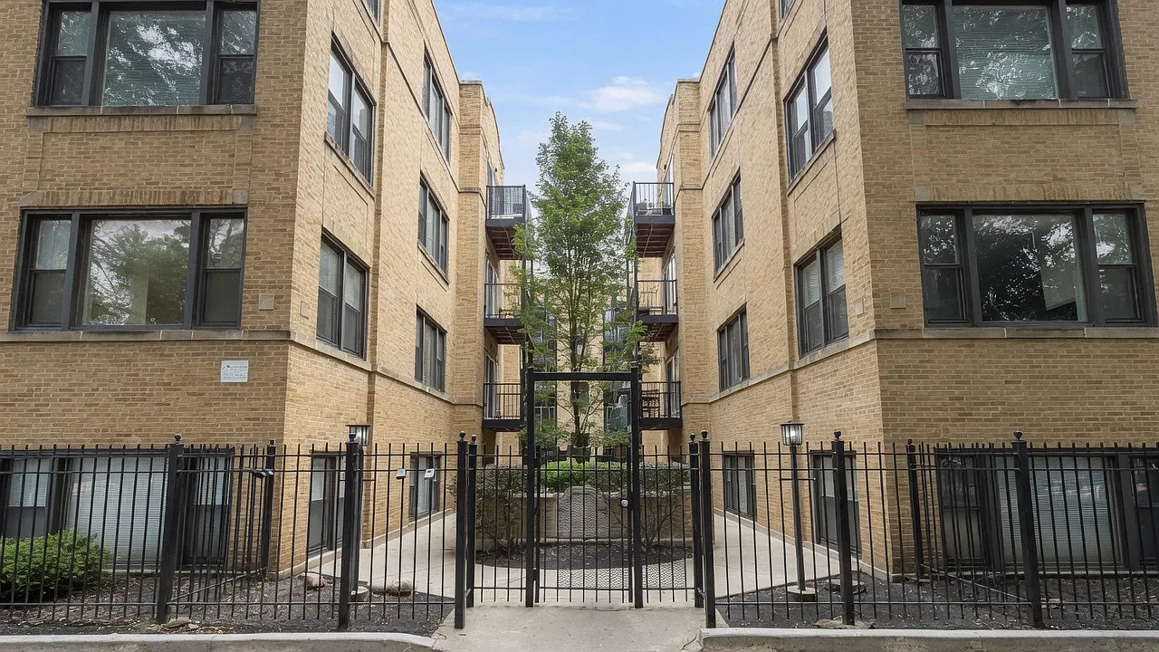 2 bed, $2,178 — Photo 1