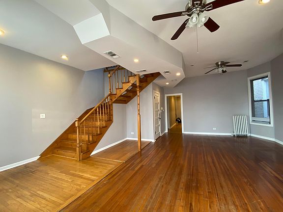 3rd image of 2202 W Belmont Ave