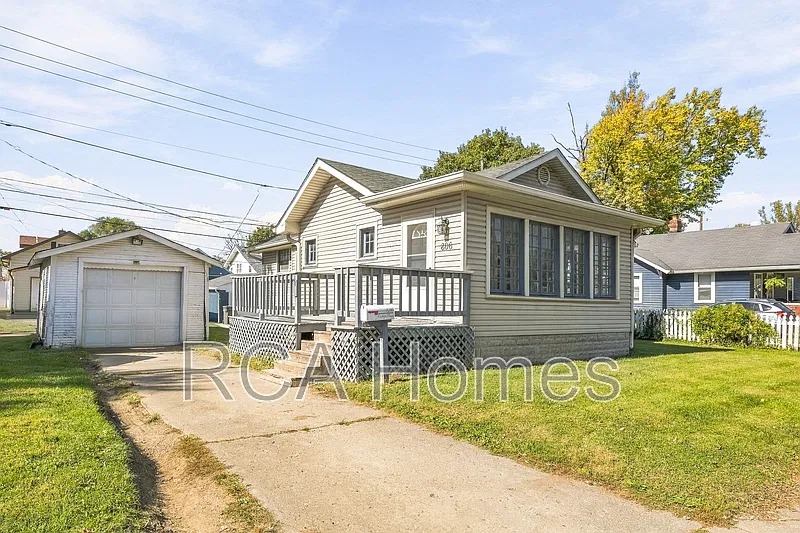 2 bed, 1.0 bath, $1,350 — Photo 1