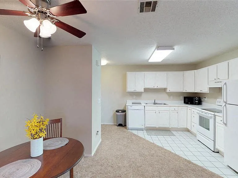 Sierra Vista Apartments — Photo 57