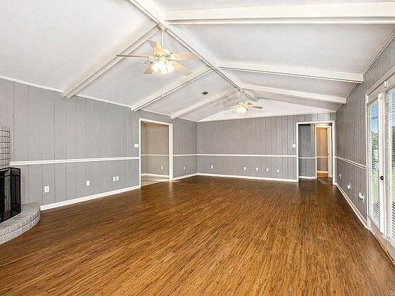 4th image of 410 Rolling Hills Dr