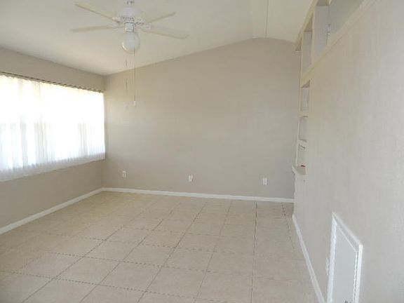 5th image of 736 Gardenia Dr