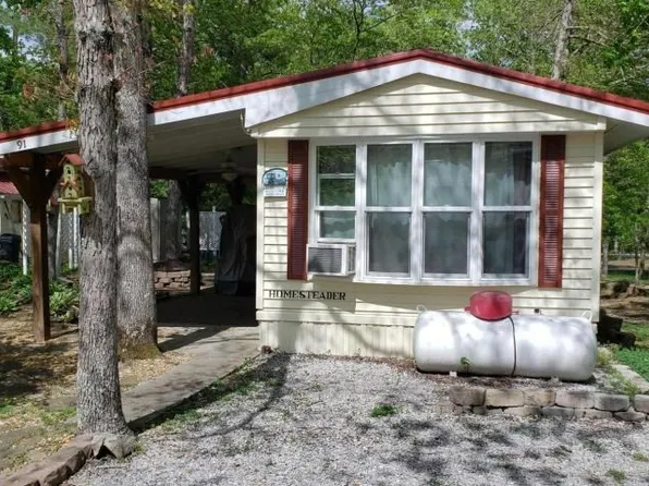 38 Wildwood Dr, Crossville, TN 38571