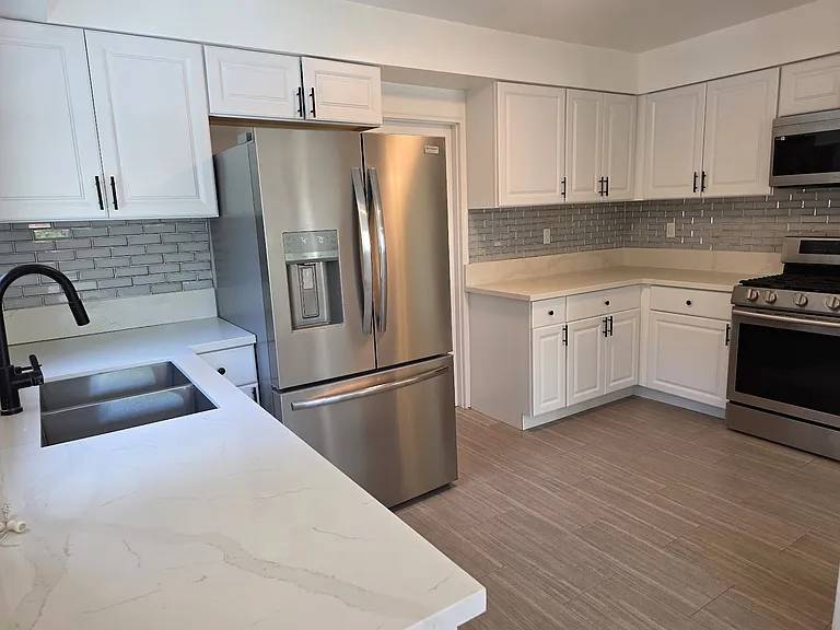 153 S Swall Dr — Photo 9