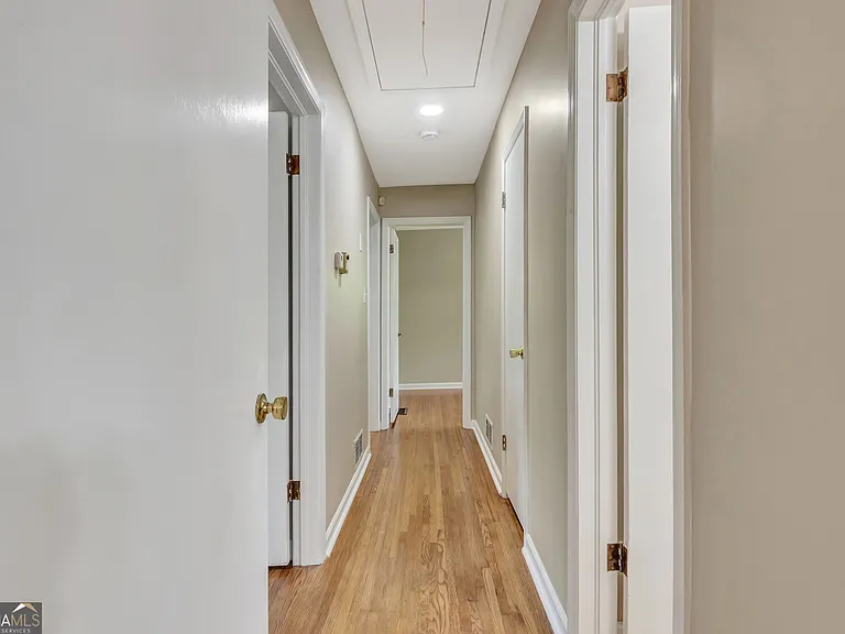 335 Kelly Dr — Photo 8