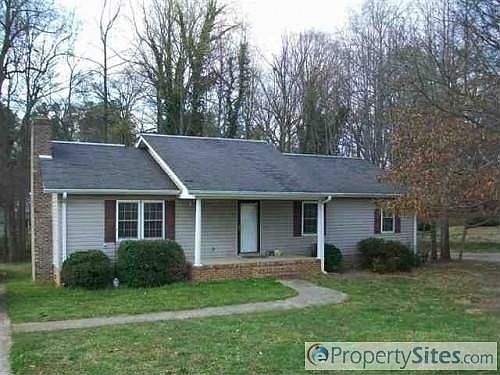 1st image of 121 Woodgreen Dr