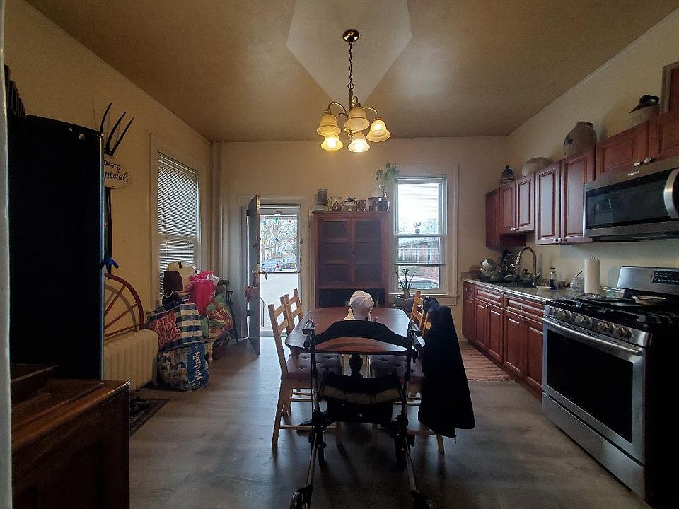 Eat-in Kitchen