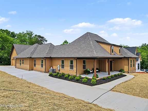 3rd image of 1247 Herbert Dr