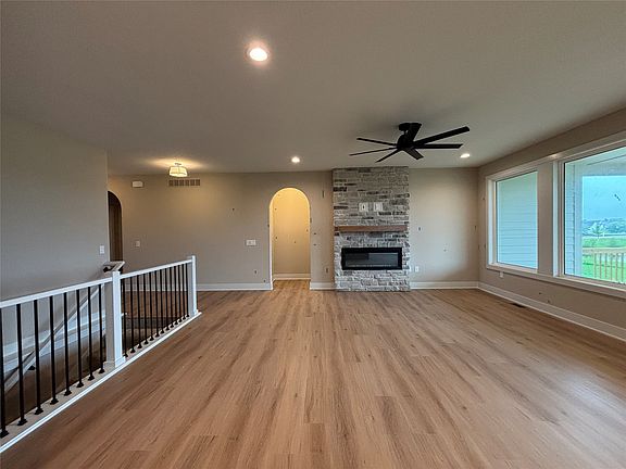 2nd image of 380 NW Ryder Dr