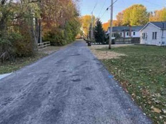 Exterior Neighborhood (street photo)