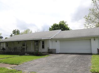 201 Paris St, Dewitt, IL 61735