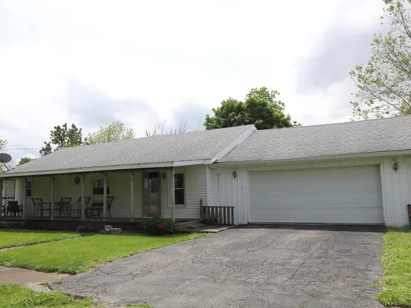 201 Paris St, Dewitt, IL 61735