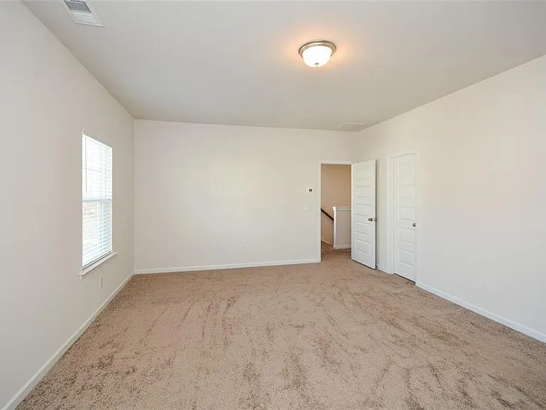 350 Cranston Dr — Photo 26
