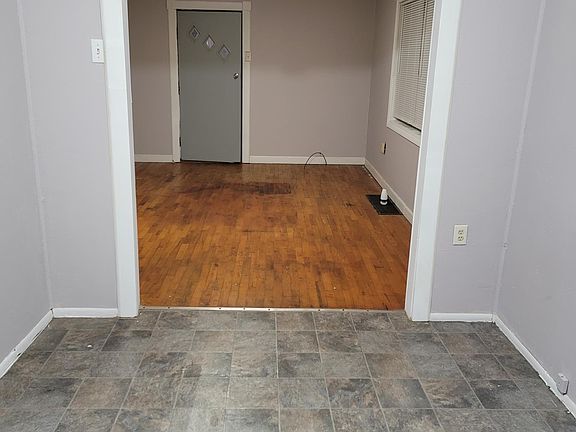 5th image of 2701 Mary St