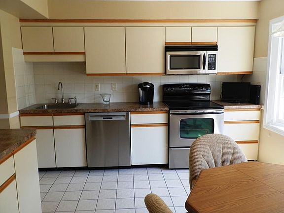 3rd image of 53 Edward Dr