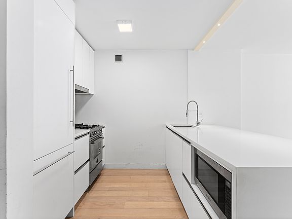 4th image of 301 W 53rd St APT 8J