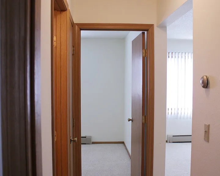 Williamsburg Apartments - Attached Double Garage! — Photo 15