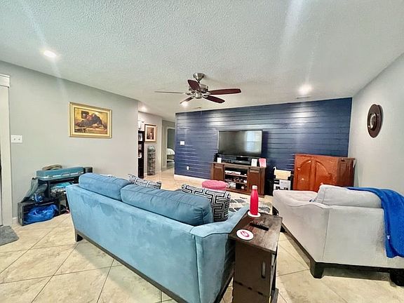 2nd image of 915 Emily Cir #915