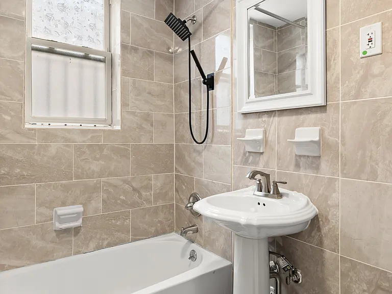 79 E 51st St #1F — Photo 8