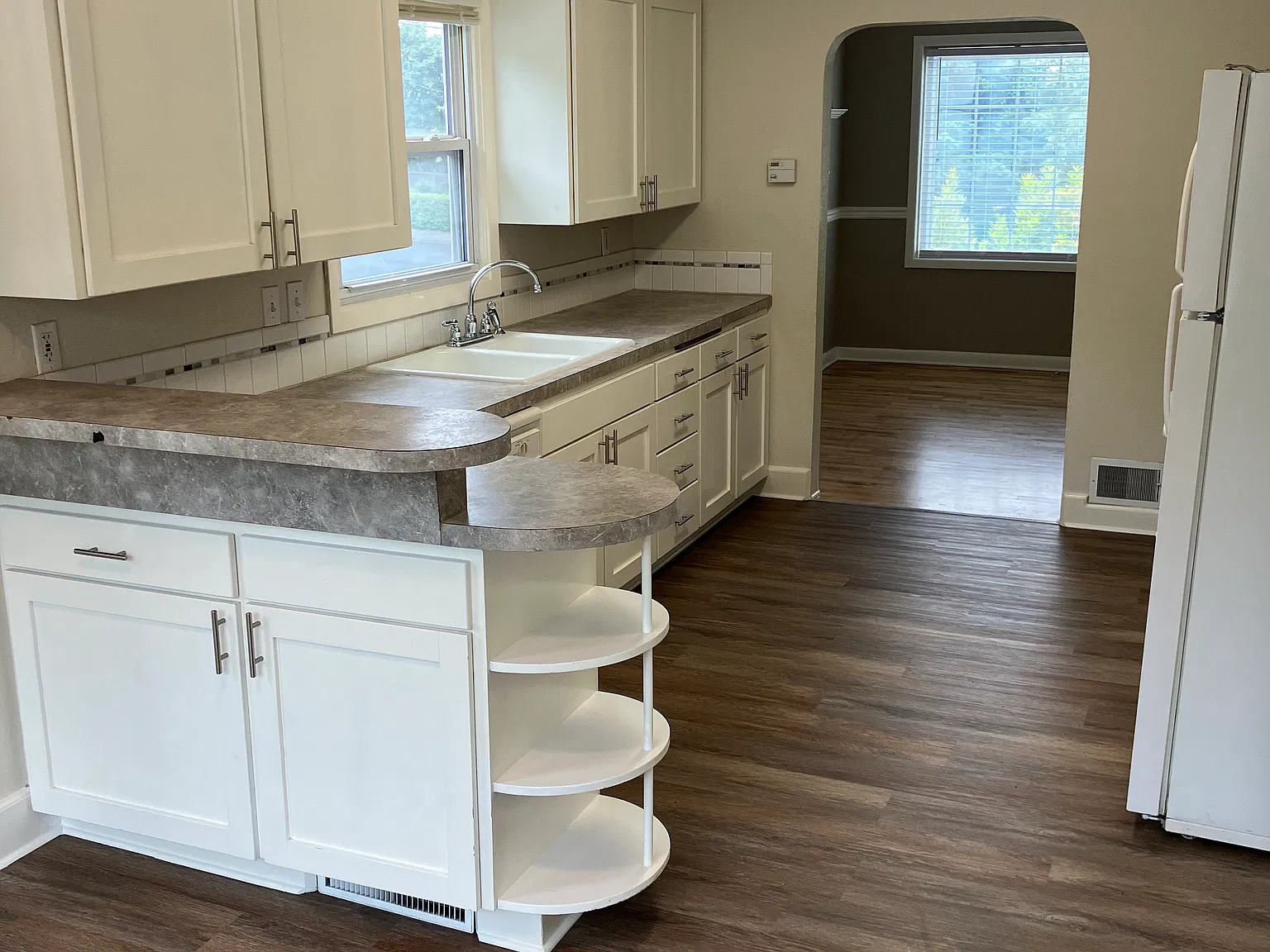 3 bed, 1280 sqft, $2,400 — Photo 2