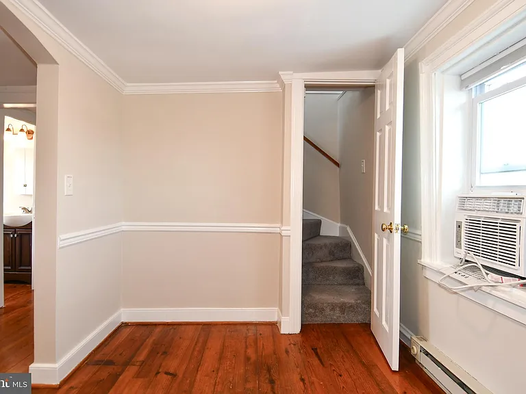 17 Apt #1 — Photo 10