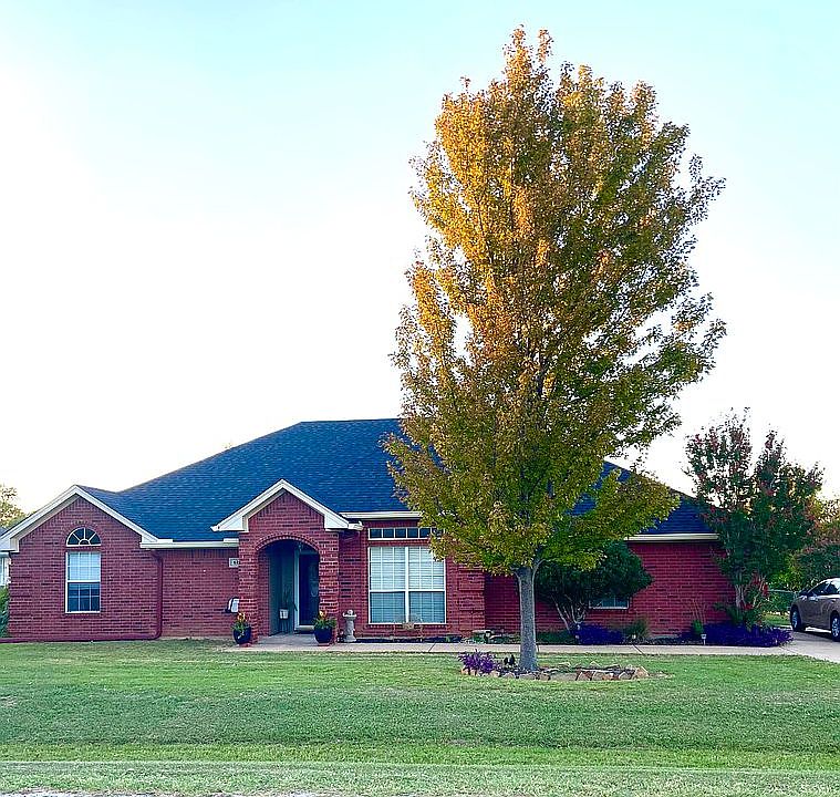 1st image of 610 Sandstone Ln