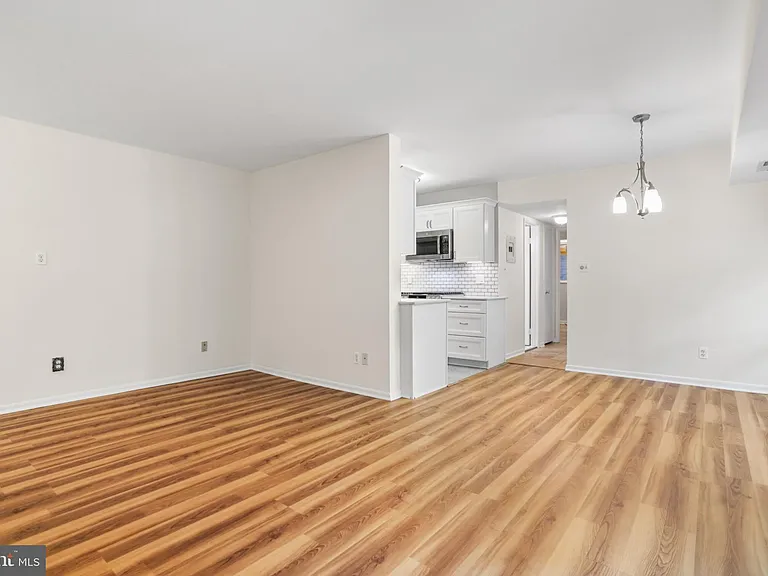 4917 Americana Dr #T6 — Photo 7