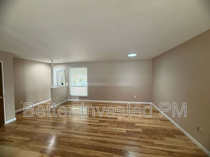 3 bed, 2.0 bath, 1760 sqft, $2,650 — Photo 2