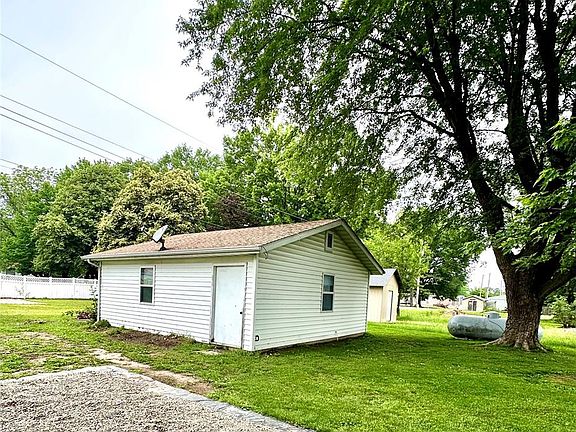 4th image of 804 S Apple Ave