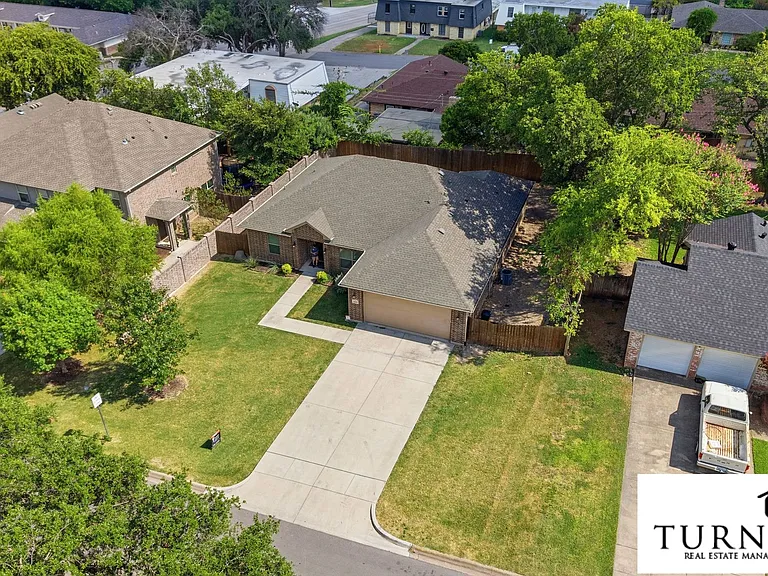 8009 Bangor Dr — Photo 32