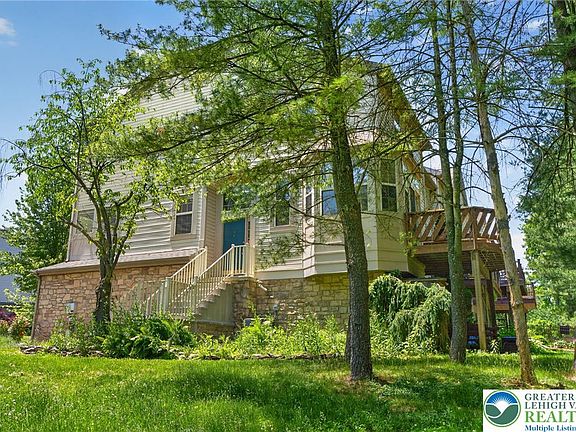 3rd image of 4073 Waterford Dr