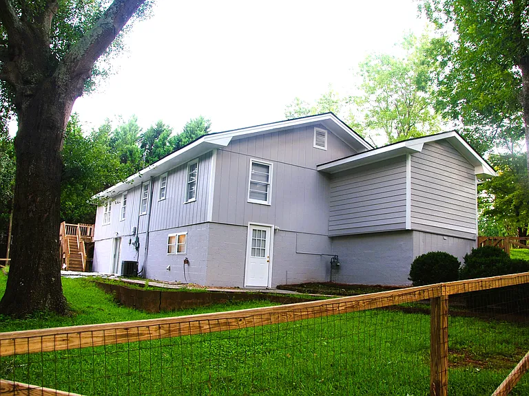 1846 Lake Lucerne Rd — Photo 2