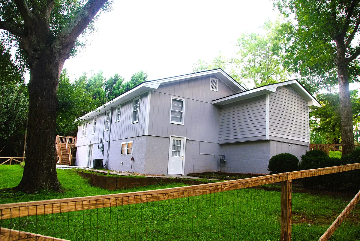 Building Photo - 1846 Lake Lucerne Rd
