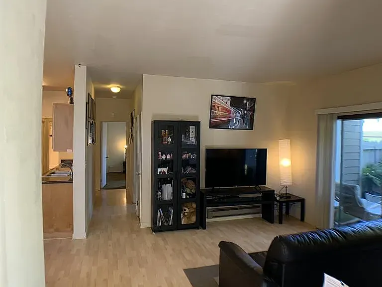 45 Lakeshore Ct — Photo 2