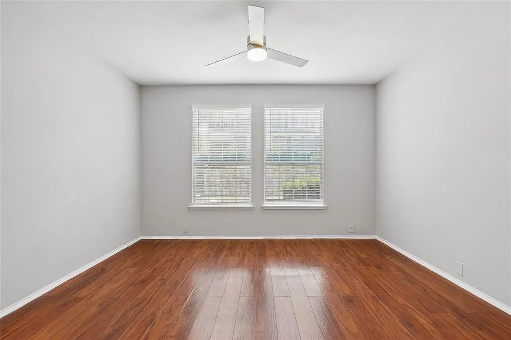 3 bed, 2.5 bath, 1644 sqft, $2,100 — Photo 2