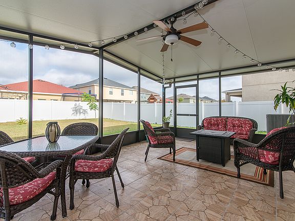 Spacious Lanai