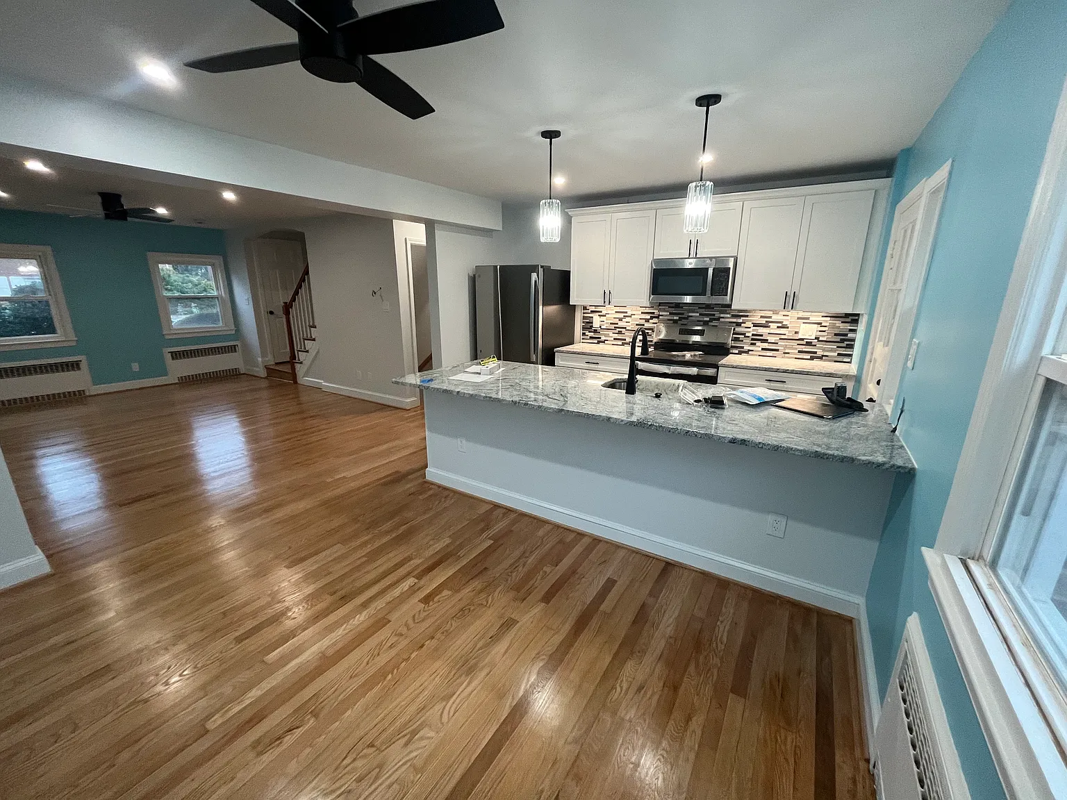 3 bed, 1116 sqft, $1,900 — Photo 2