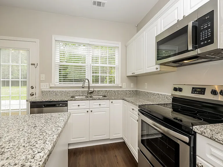 2214 Cardiff Ln — Photo 8