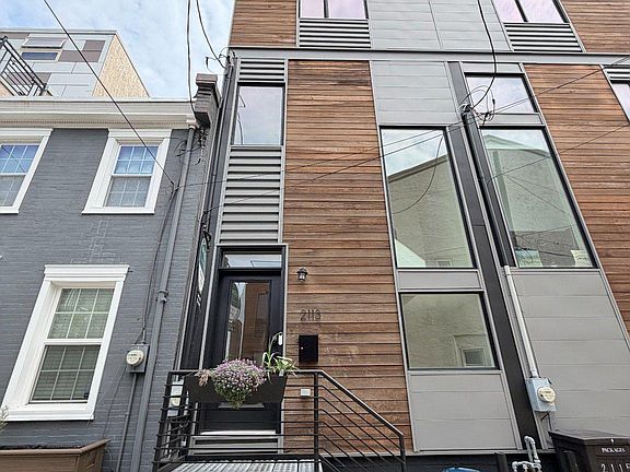 2nd image of 2113 Abigail St