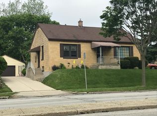 2767 S 68th St, Milwaukee, WI 53219