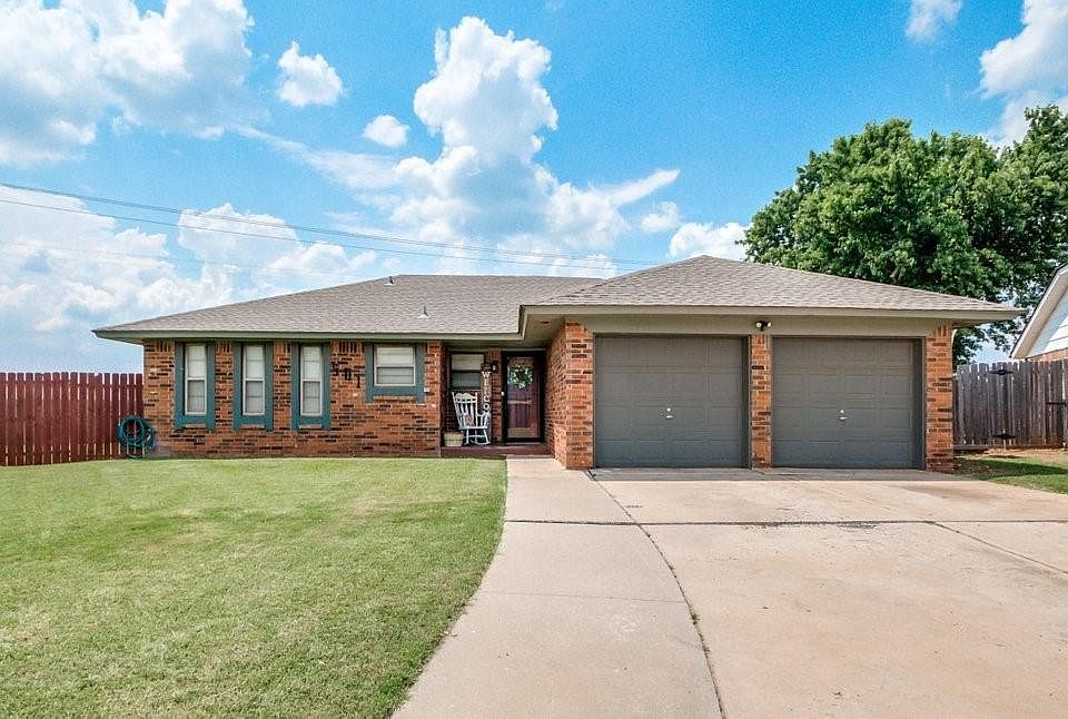 1st image of 501 Crown Dr