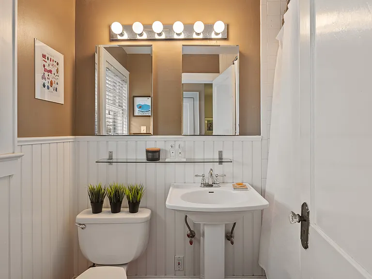 Full Bathroom