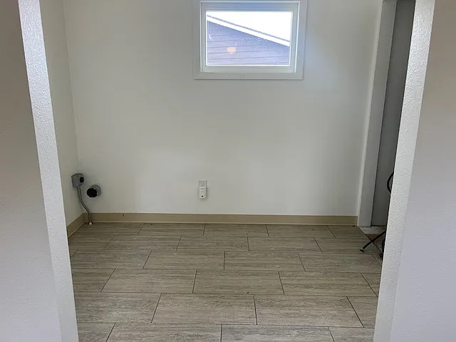 39 Linn Rd — Photo 12