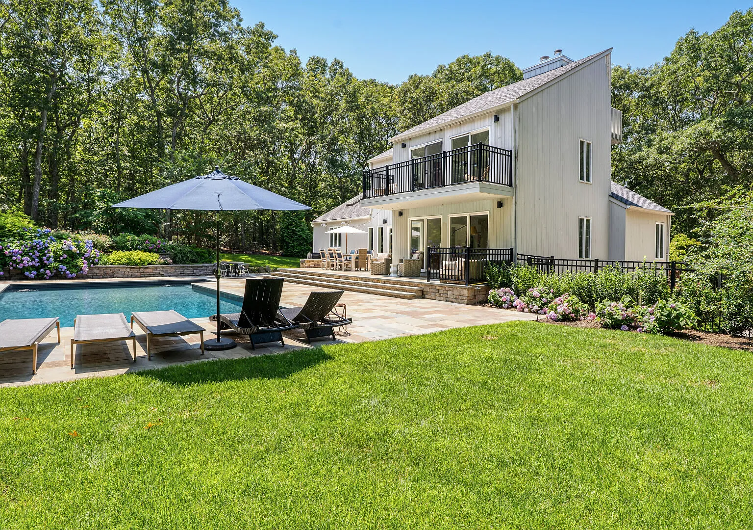 Recently Renovated Sag Harbor Home with Pool, Outdoor Dining — Photo 3